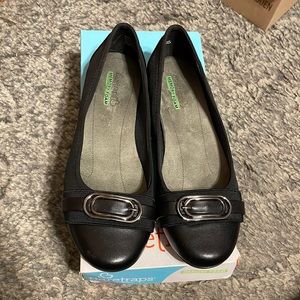 Women’s Baretraps Flats